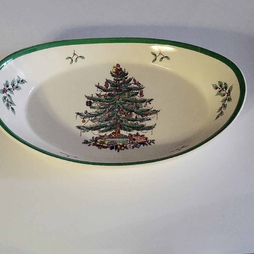 Spode Christmas Tree Oval Servi g Dish with Green Accents. No Cracks Or Chips